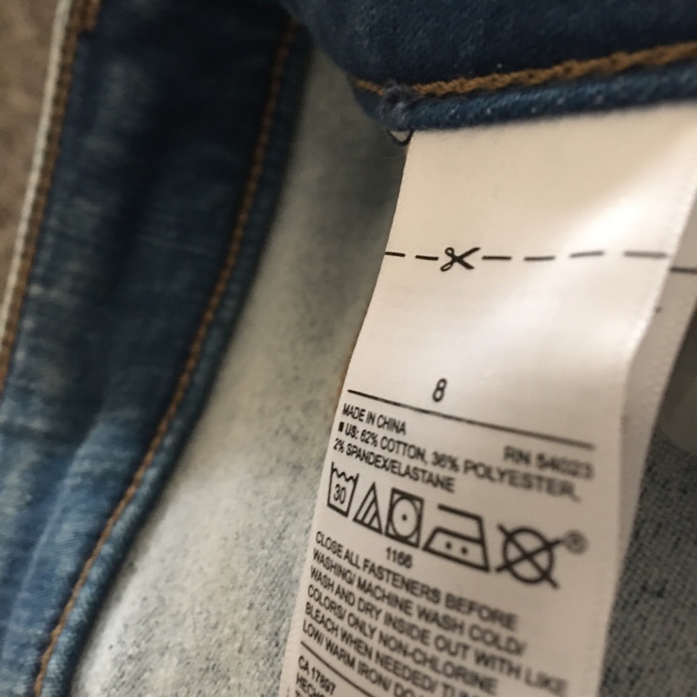 Old Navy Super Skinny Jeans. - Picture 2 of 3